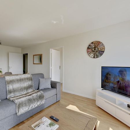 Chic Apartment With Superb View Of The Eiffel Tower Saint-Denis  Exterior foto
